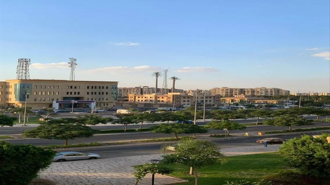 مكتب للإيجار في مدينة العبور - B6