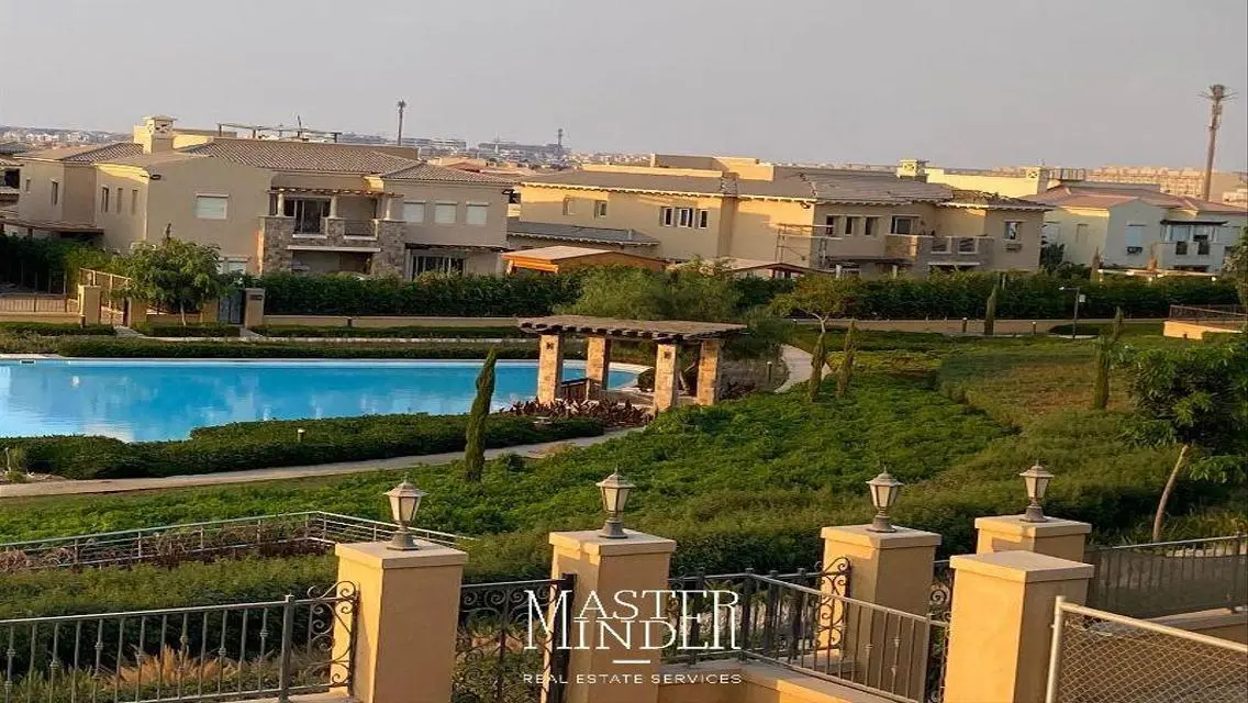 فرصة استثمارية مميزة - عقار بمساحة واسعة