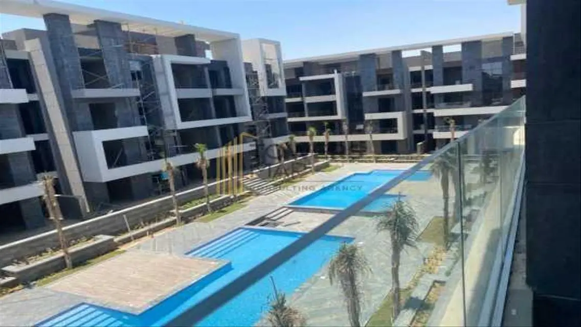 شقة فاخرة للبيع مطلة على معلم رئيسي