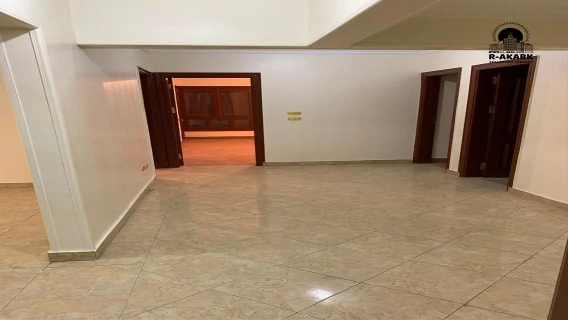 مقر اداري للايجار في شيراتون 250م دور ارضي مكيف