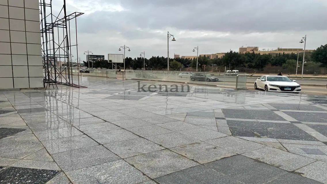 محل يصلح لجميع الأنشطه أمام الجامعه الأمريكيه
