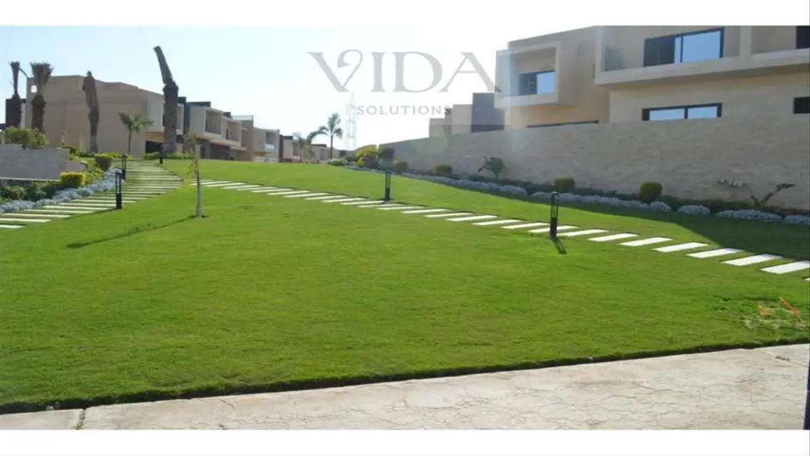 225 sqm apartment with garden, immediate receipt