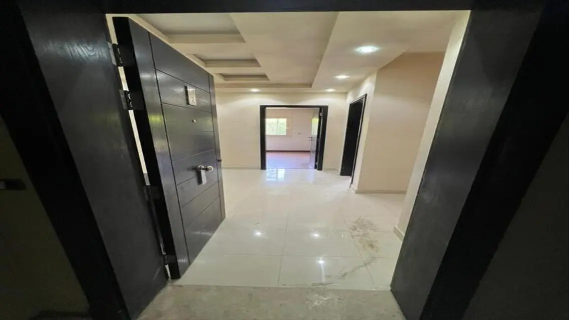 شقة رائعة للبيع بمساحة 300 متر