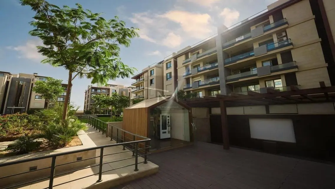 Luxury Apartment with Stunning Lakeside View