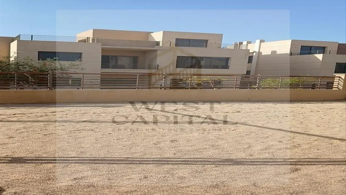 فيلا فاخرة للبيع في موقع متميز