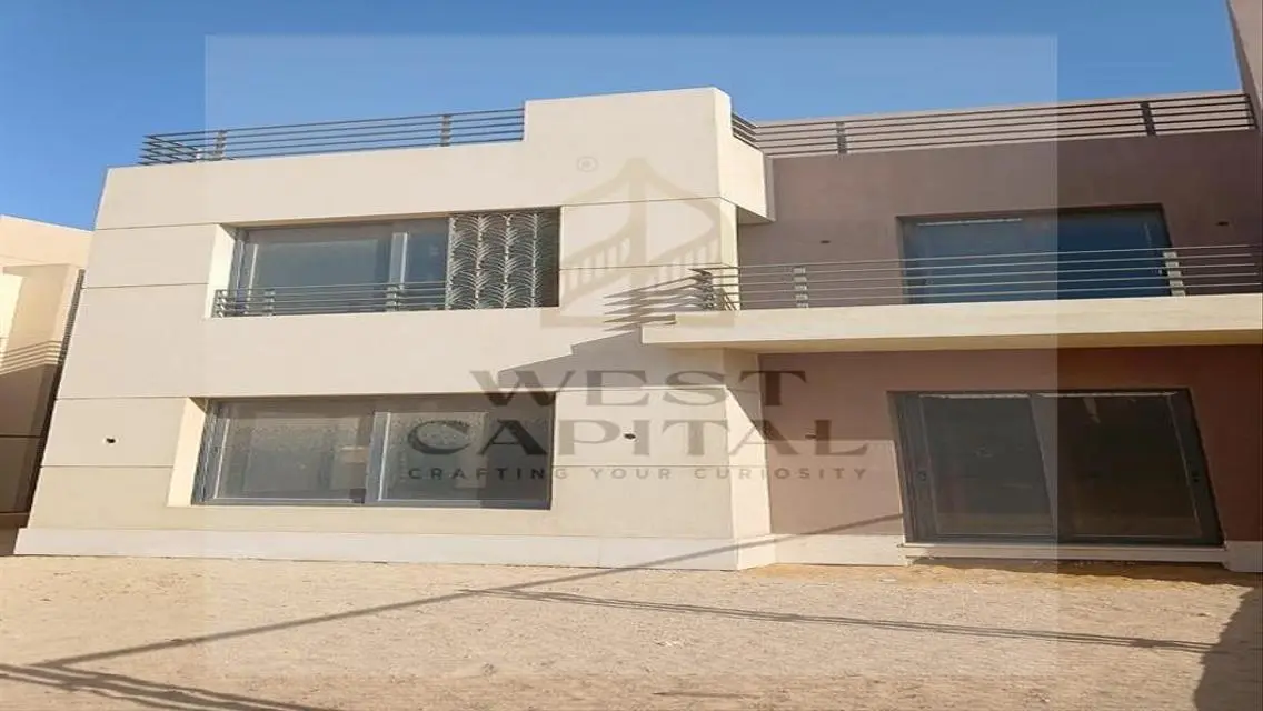 فيلا فاخرة للبيع في موقع متميز