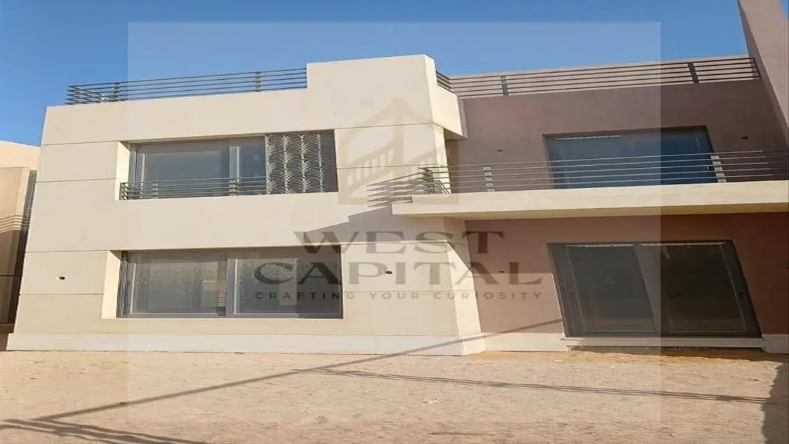 فيلا فاخرة للبيع في موقع متميز