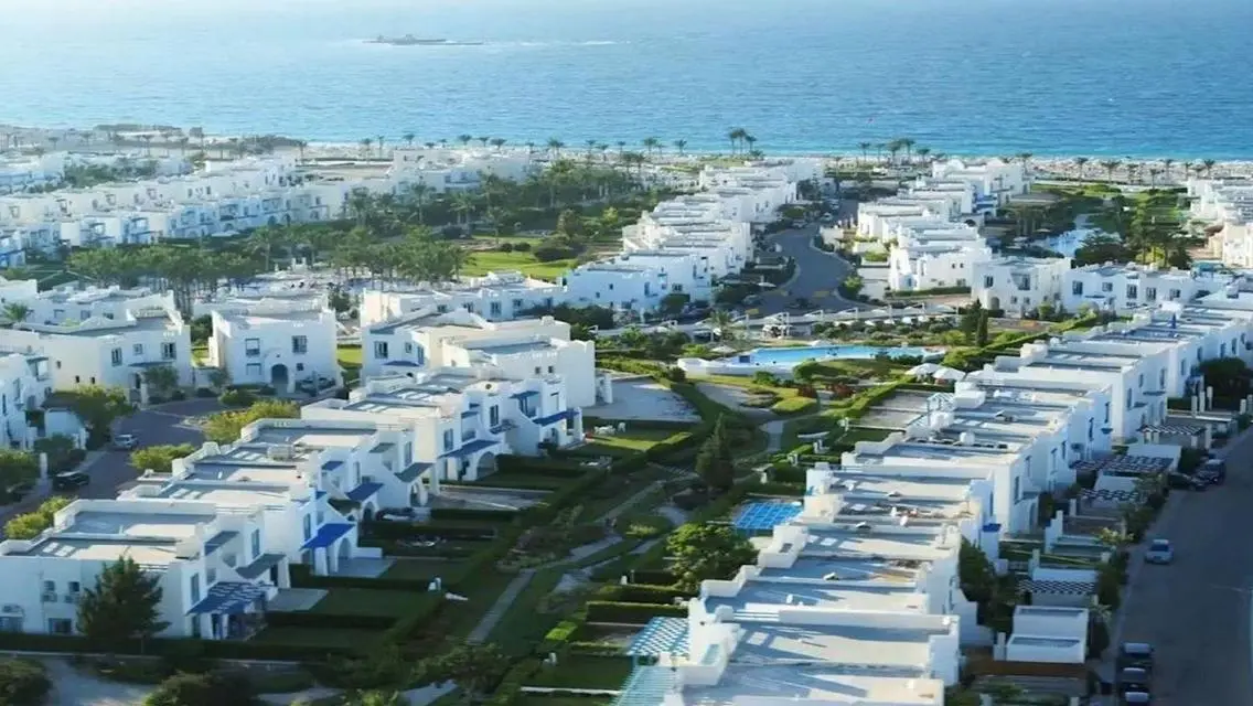 شاليه ارضي بجاردن ريسيل متشطب ومفروش بحري صريح