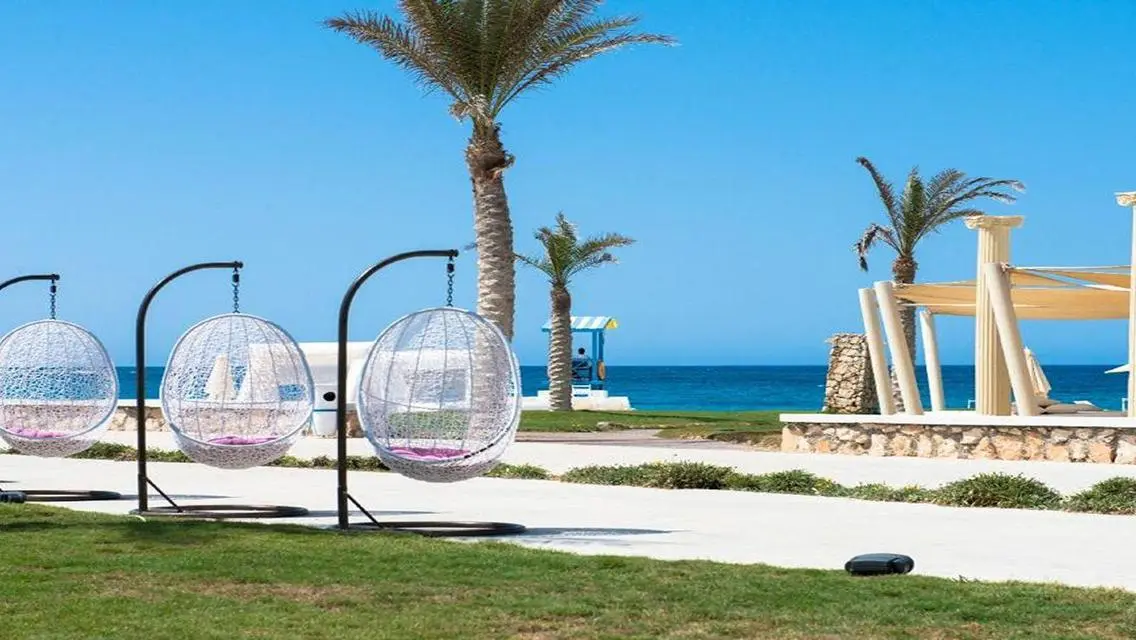 شاليه ارضي بجاردن ريسيل متشطب ومفروش بحري صريح