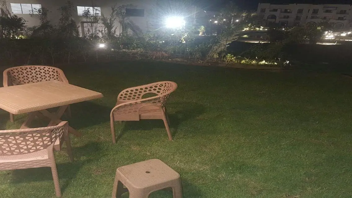 شاليه ارضي بجاردن ريسيل متشطب ومفروش بحري صريح