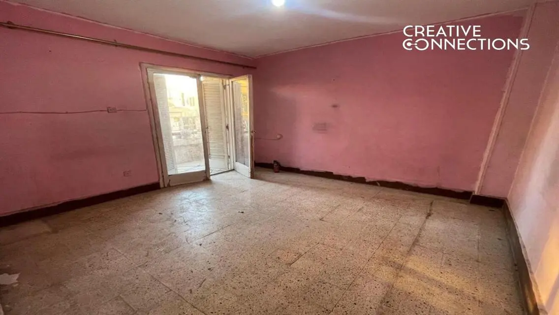 شقه بالنزهة الجديدة شارع المدينة المنورة للبيع