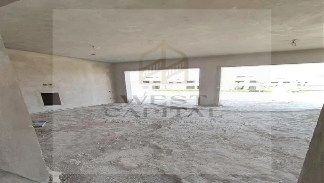 فيلا فاخرة مع حديقة خاصة ومسبح مشترك