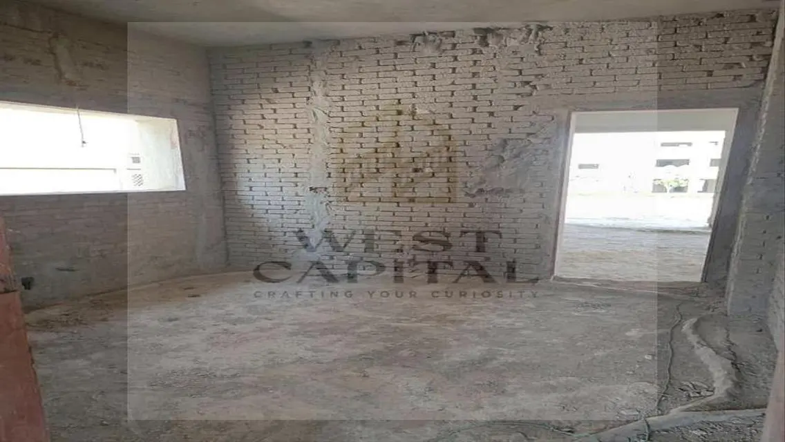 فيلا فاخرة مع حديقة خاصة ومسبح مشترك