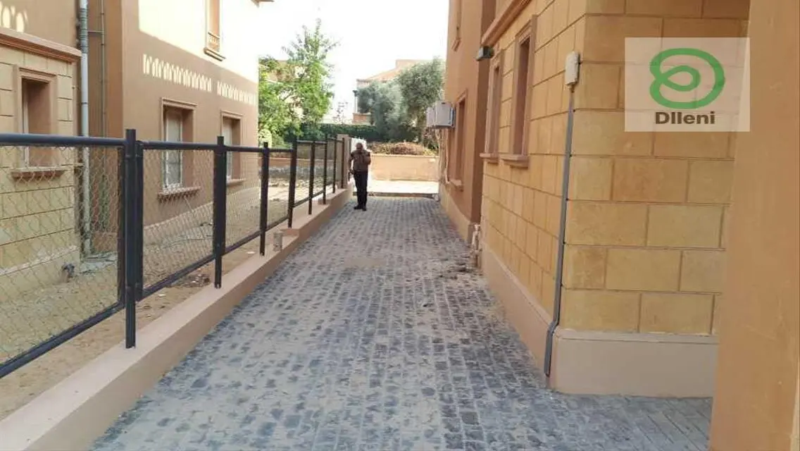 منزل رائع بـ 3 غرف نوم مع حديقة وإطلالة على البحيرات