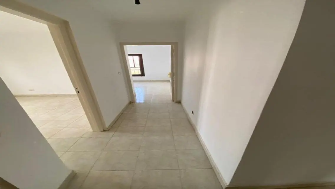 شقة مريحة للإيجار بسعر 13000 جنيه