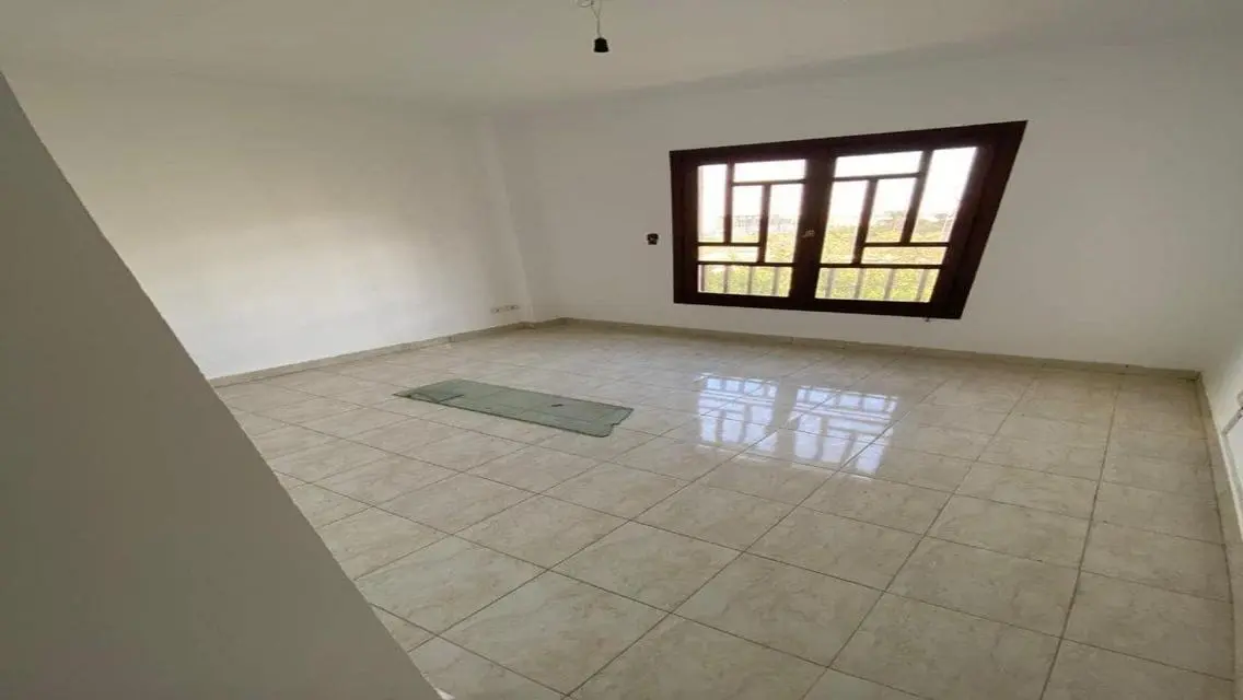 شقة مريحة للإيجار بسعر 13000 جنيه