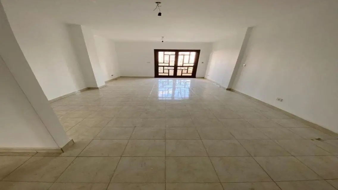 شقة مريحة للإيجار بسعر 13000 جنيه