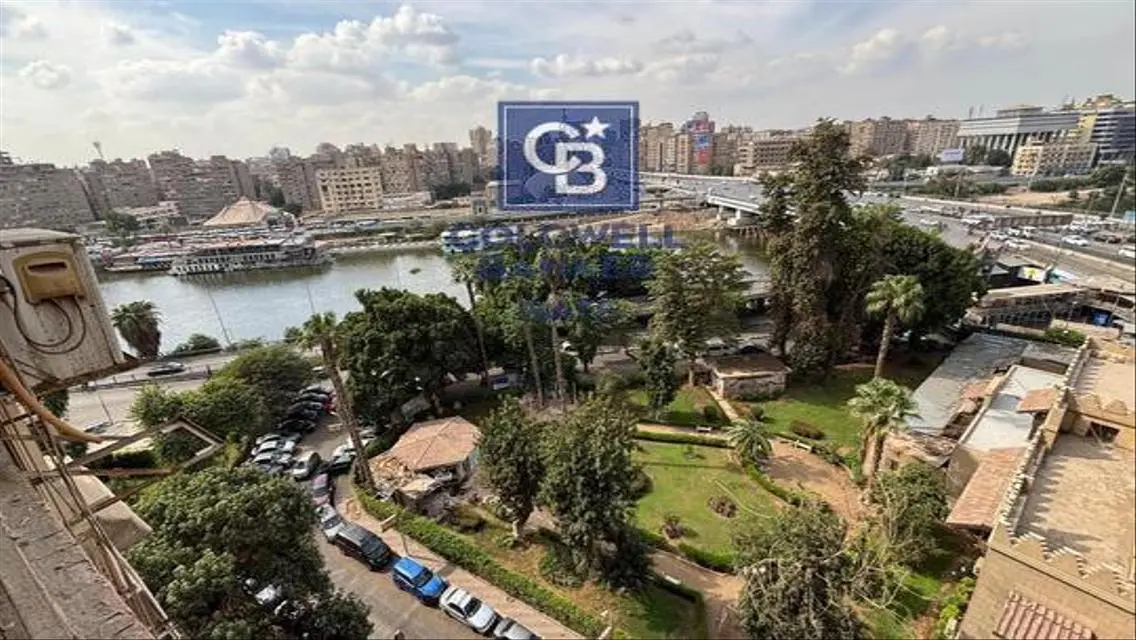 شقة فاخرة للبيع بإطلالة على البحيرات