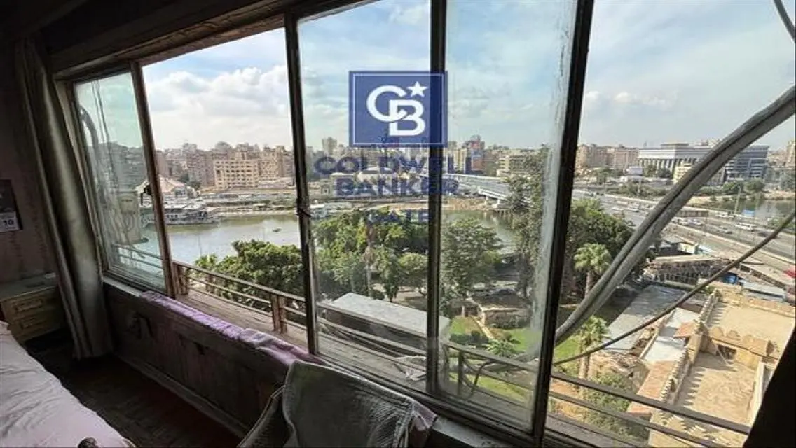 شقة فاخرة للبيع بإطلالة على البحيرات