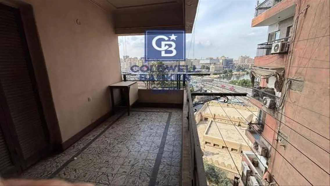 شقة فاخرة للبيع بإطلالة على البحيرات