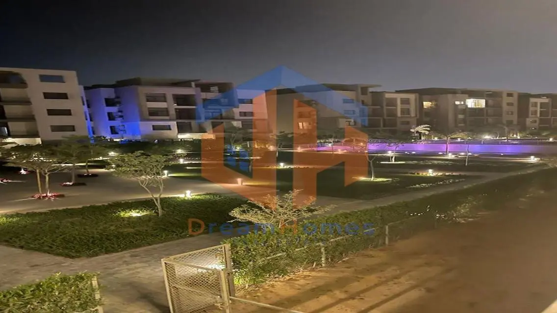 شقة رائعة للبيع بمساحة واسعة