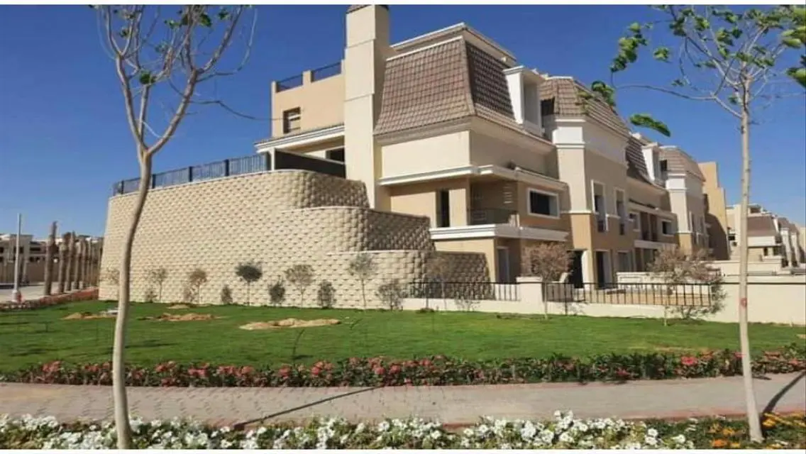 فيلا فاخرة في مدينة الشروق مع مسبح وحديقة خاصة