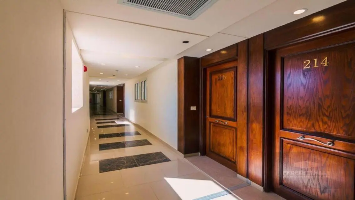 Luxury Apartment Overlooking Lakes with Private Garden in the Heart of the City