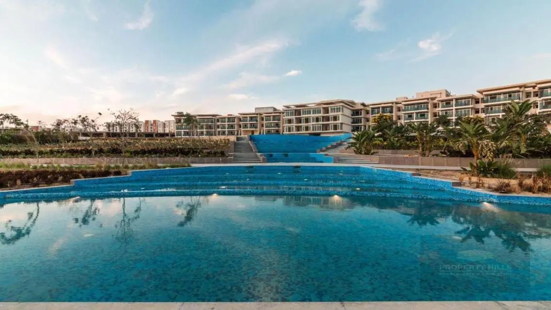 Luxury Apartment Overlooking Lakes with Private Garden in the Heart of the City