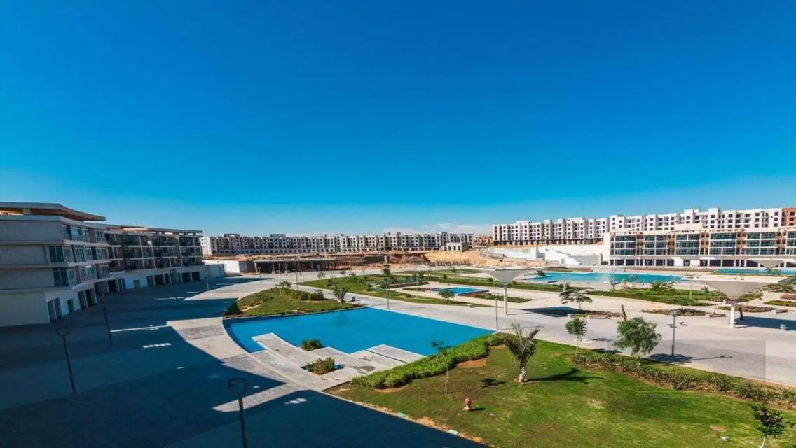 Luxury Apartment Overlooking Lakes with Private Garden in the Heart of the City