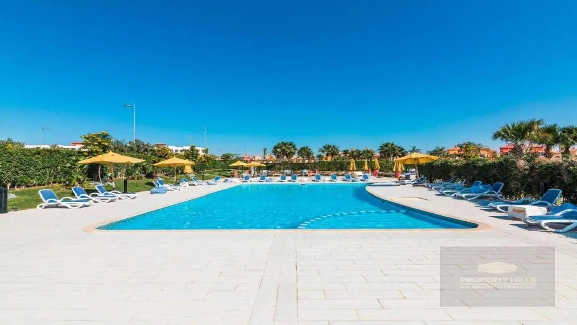 Luxury Apartment Overlooking Lakes with Private Garden in the Heart of the City
