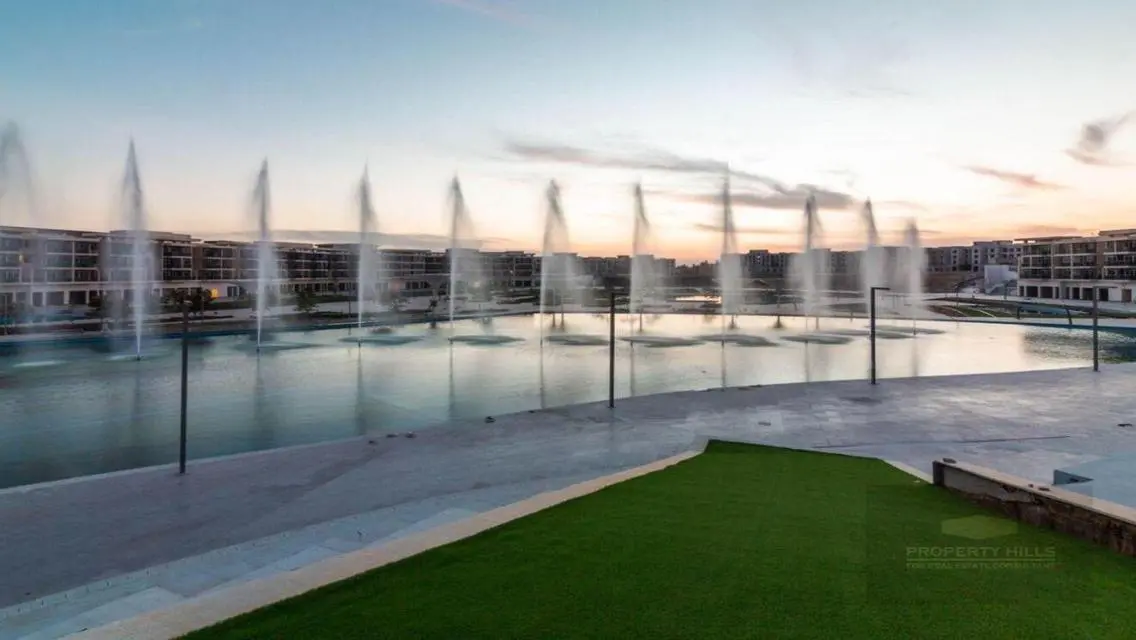 Luxury Apartment Overlooking Lakes with Private Garden in the Heart of the City