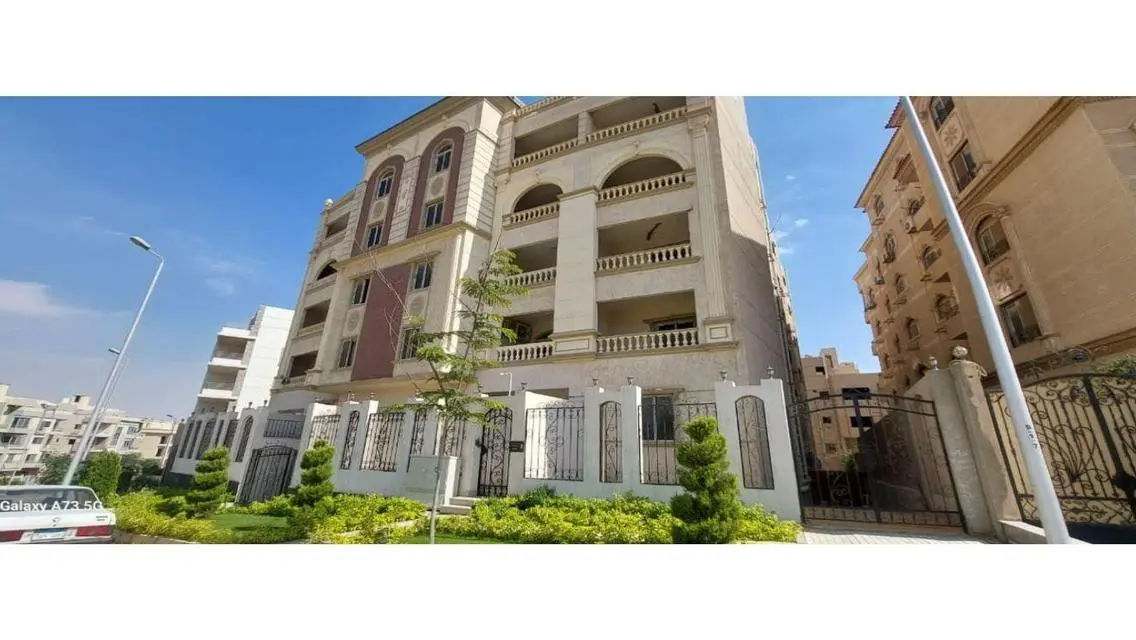 Luxury Apartment with Private Garden and Stunning Amenities