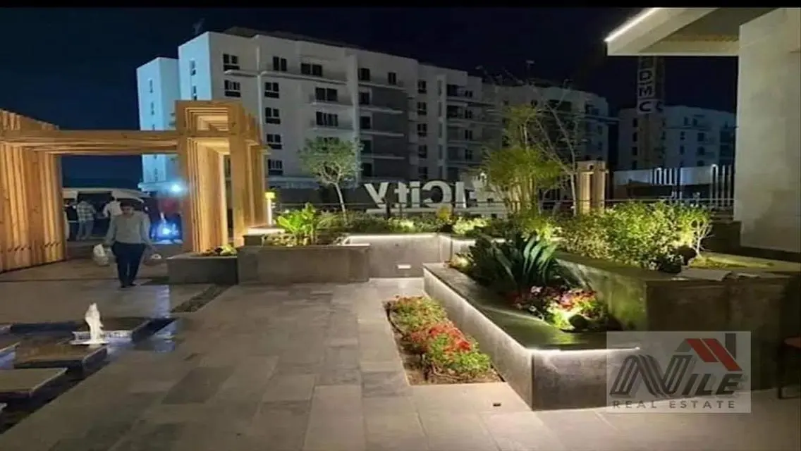 شقه ارضي بجاردن فيو مميز استلام فوري بسعر لقطة