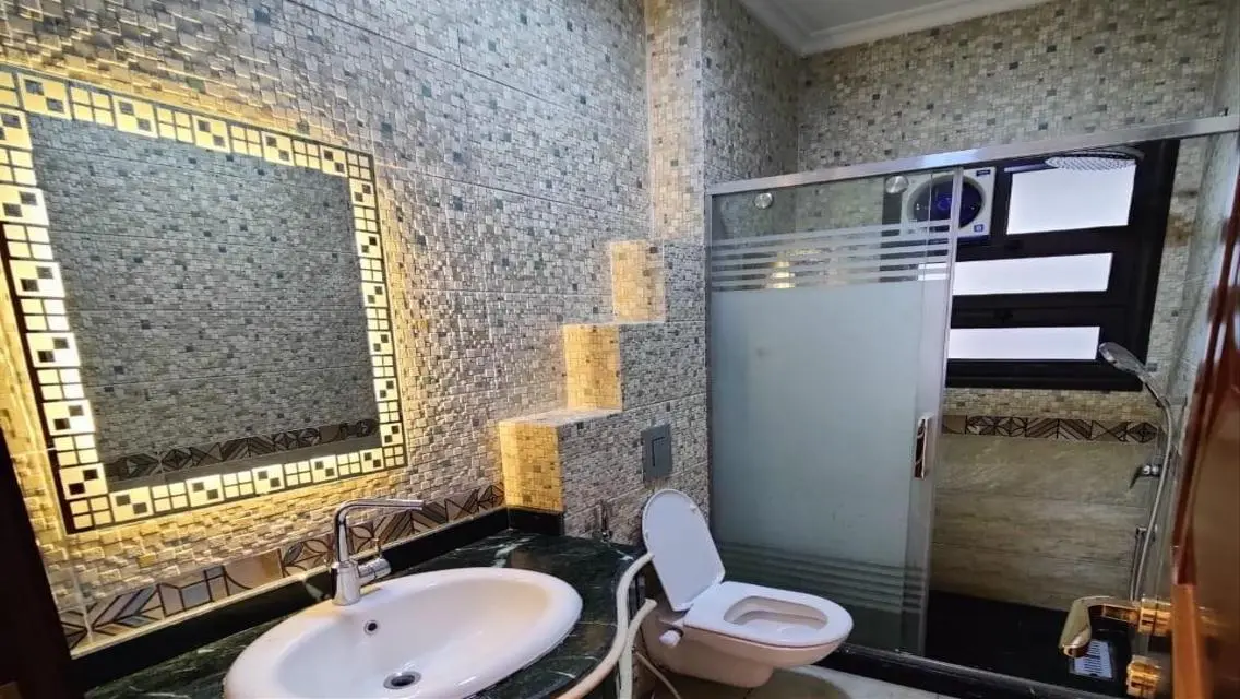شقة شيك للإيجار بفرش مودرن في كورت يارد سوديك