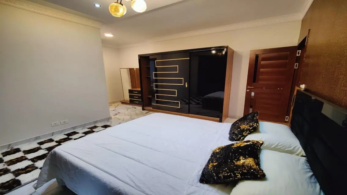 شقة شيك للإيجار بفرش مودرن في كورت يارد سوديك