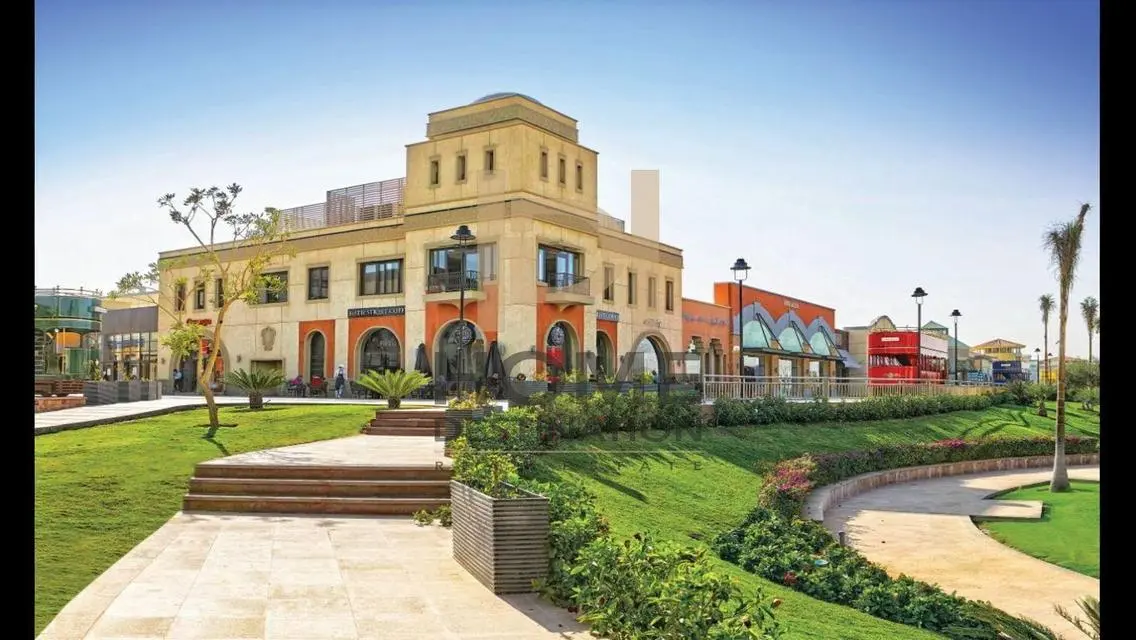Stunning Apartment in Sky Plaza Mall
