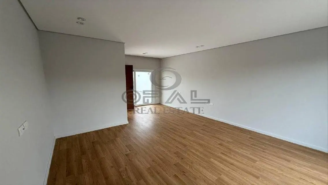تاون هاوس (اول سكن) 4 غرف+ناني (مطبخ+تكيفات+سخانات