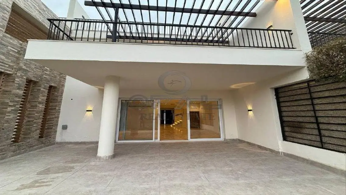 تاون هاوس (اول سكن) 4 غرف+ناني (مطبخ+تكيفات+سخانات