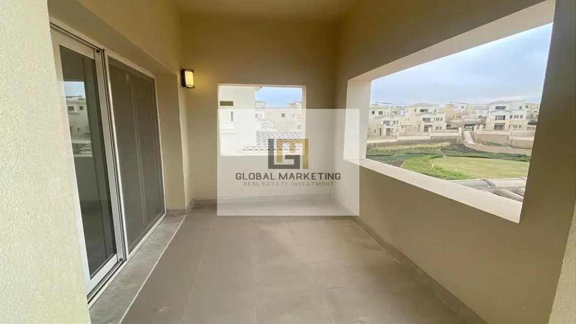 منزل فاخر مع حديقة خاصة وحارس أمن
