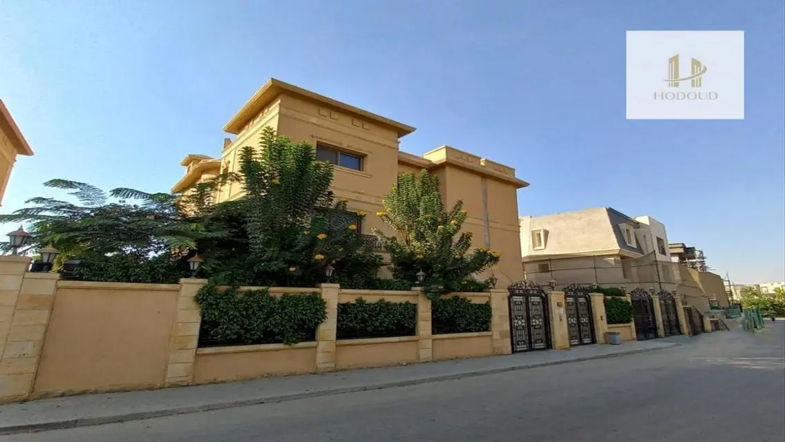 شقة فاخرة للبيع بمساحة 1300 متر