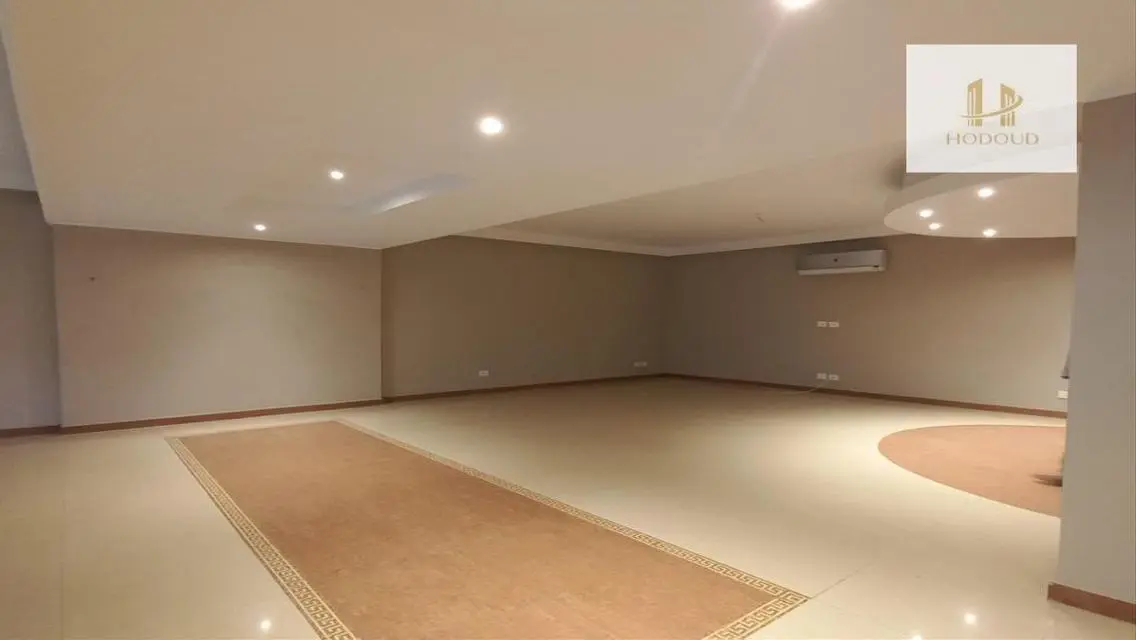 شقة فاخرة للبيع بمساحة 1300 متر