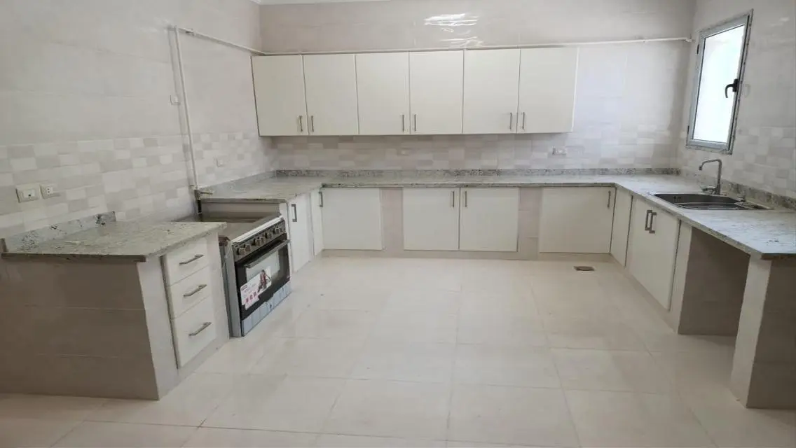 Semi-attached House/ Semi-Furnished Golf Extension