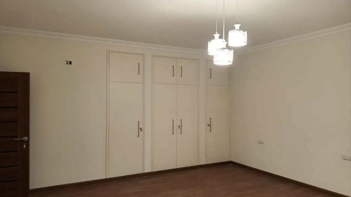 Semi-attached House/ Semi-Furnished Golf Extension