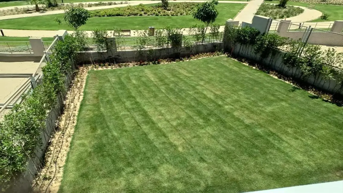 Semi-attached House/ Semi-Furnished Golf Extension