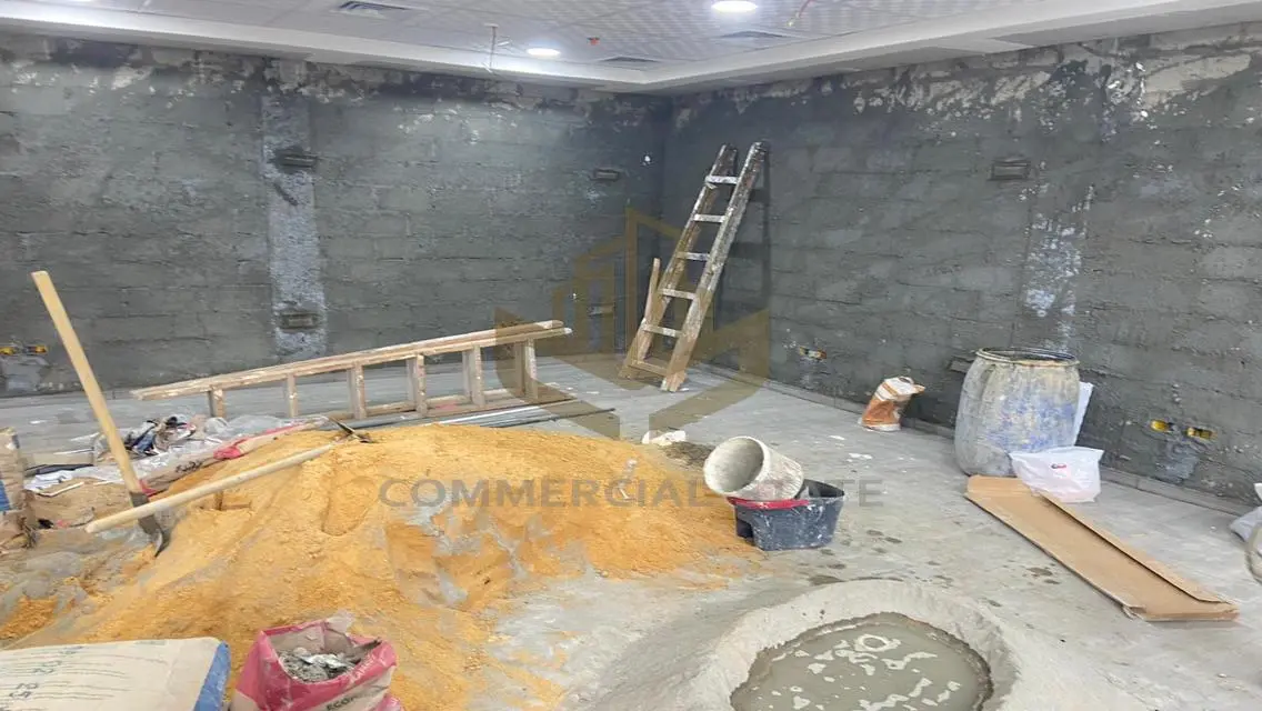 مساحة تجارية للإيجار بمساحة 1400 متر