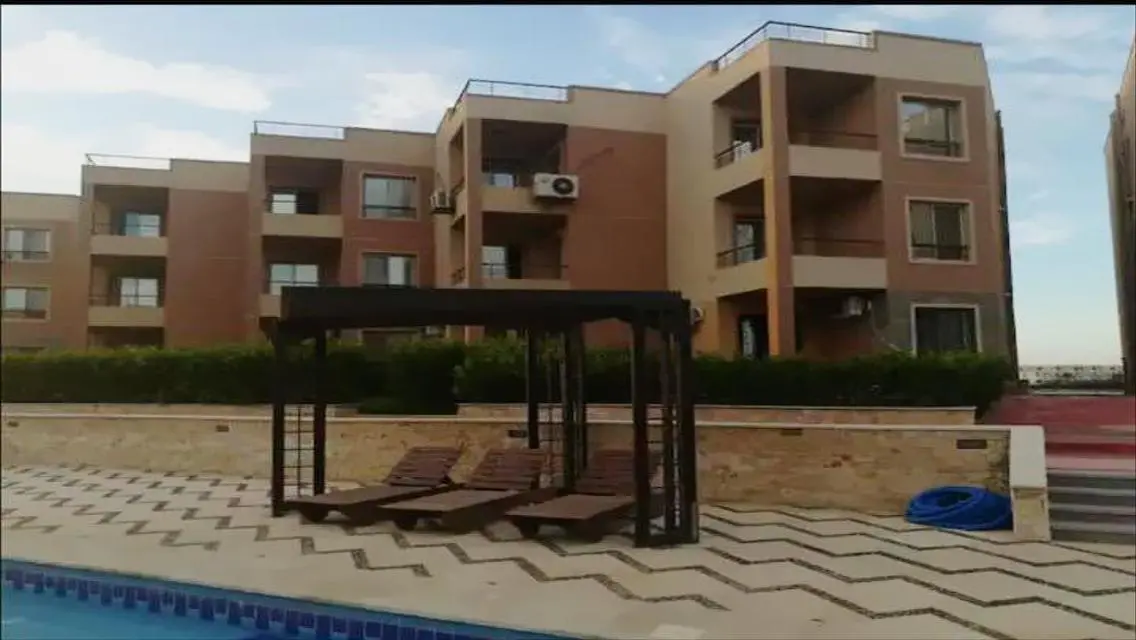 Luxury Apartment with Private Garden and Lake View