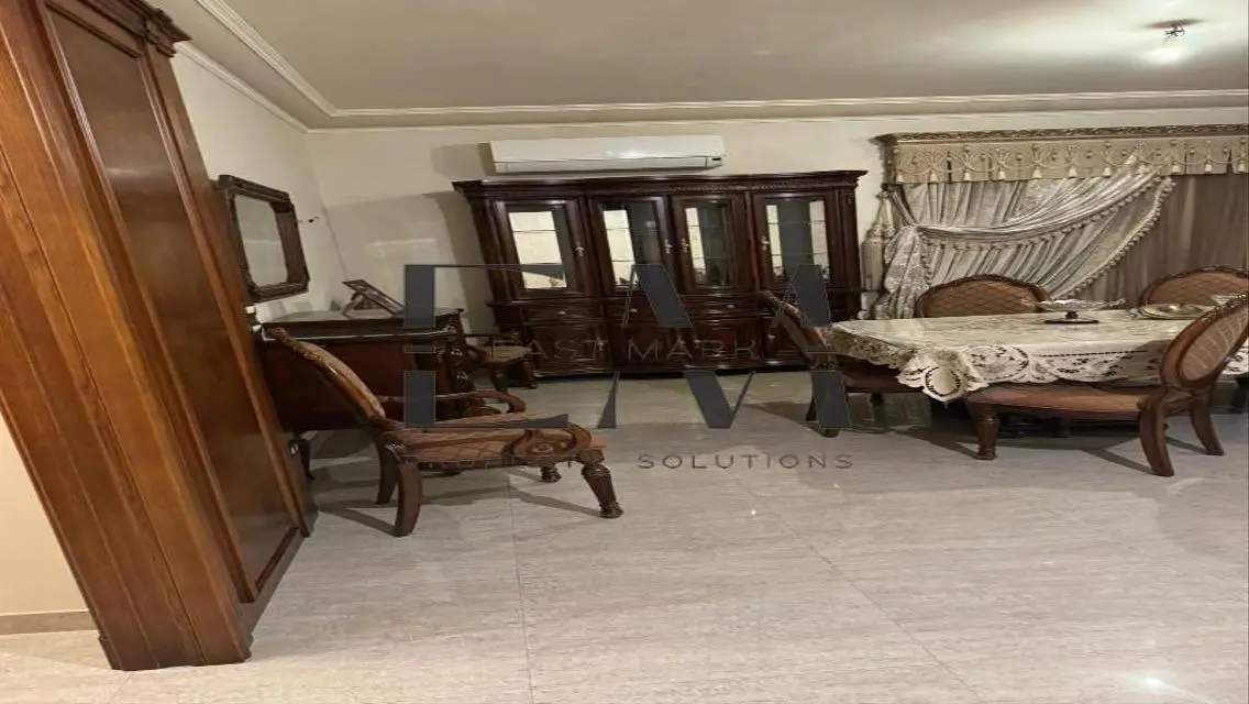 منزل فخم مع حديقة خاصة ومسبح مشترك