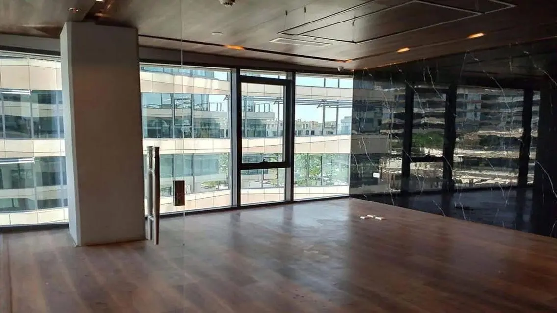 Finished office +ACs ready to move in the Polygon