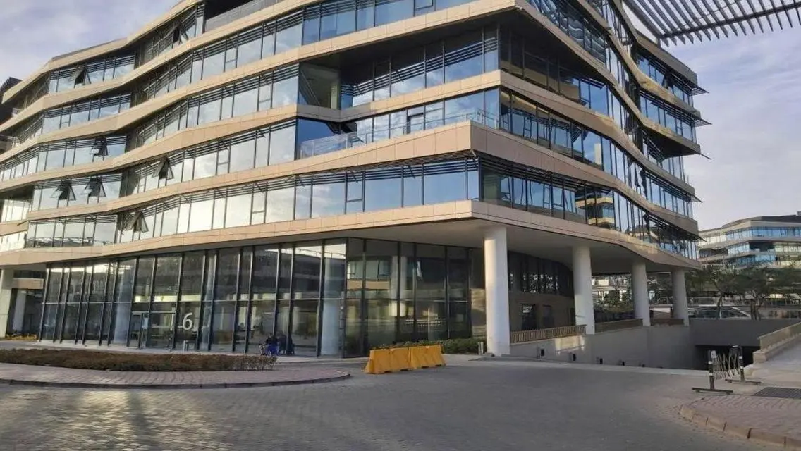 Finished office +ACs ready to move in the Polygon