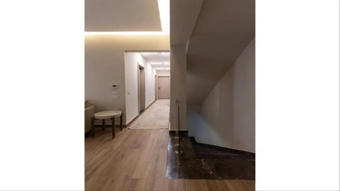 فيلا فاخرة للإيجار بتصميم عصري في موقع متميز